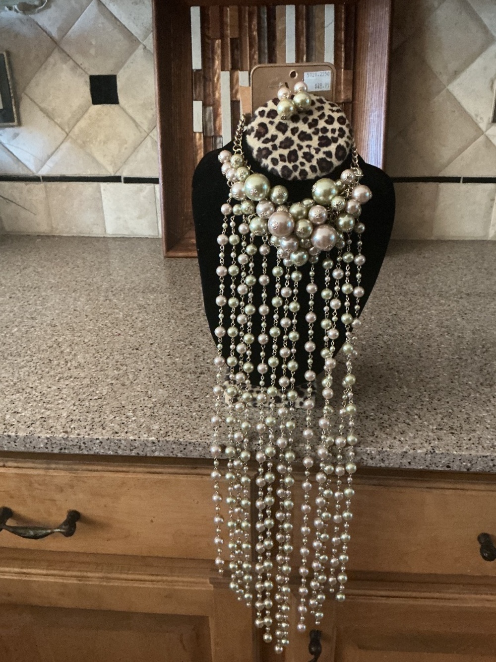 NWT Iridscent Pearl with Gold Chocker Necklace Set - Picture 3 of 3